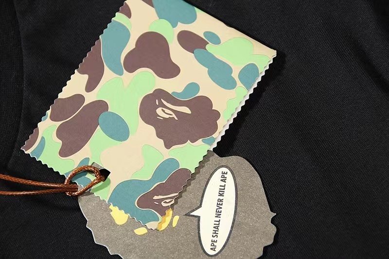 BAPE Front Graphic Short-Sleeve T-Shirt — hang_tag