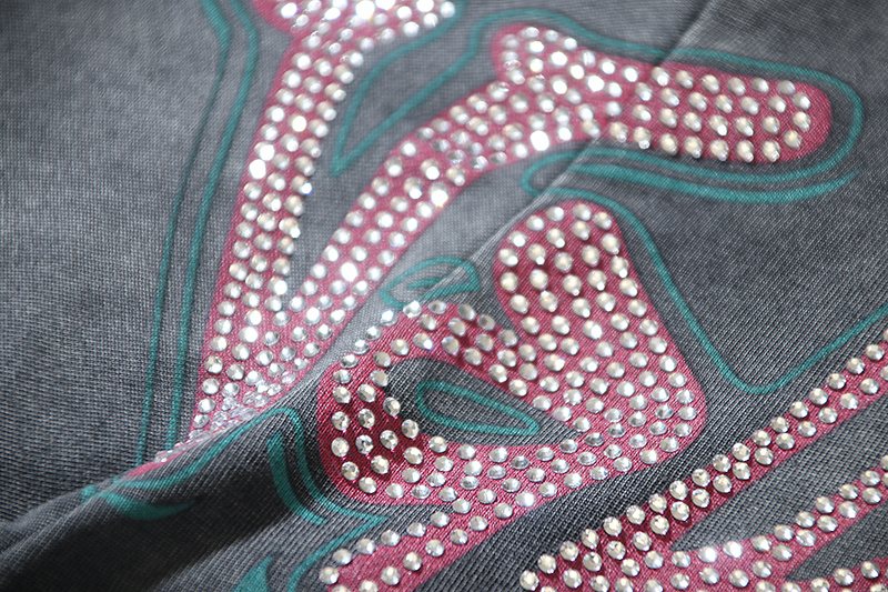 VALE USA Rhinestone Graphic T-Shirt — detail