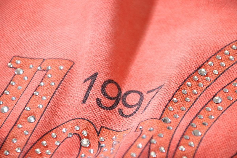VALE USA Dreams 1997 Rhinestone Graphic T-Shirt — detail