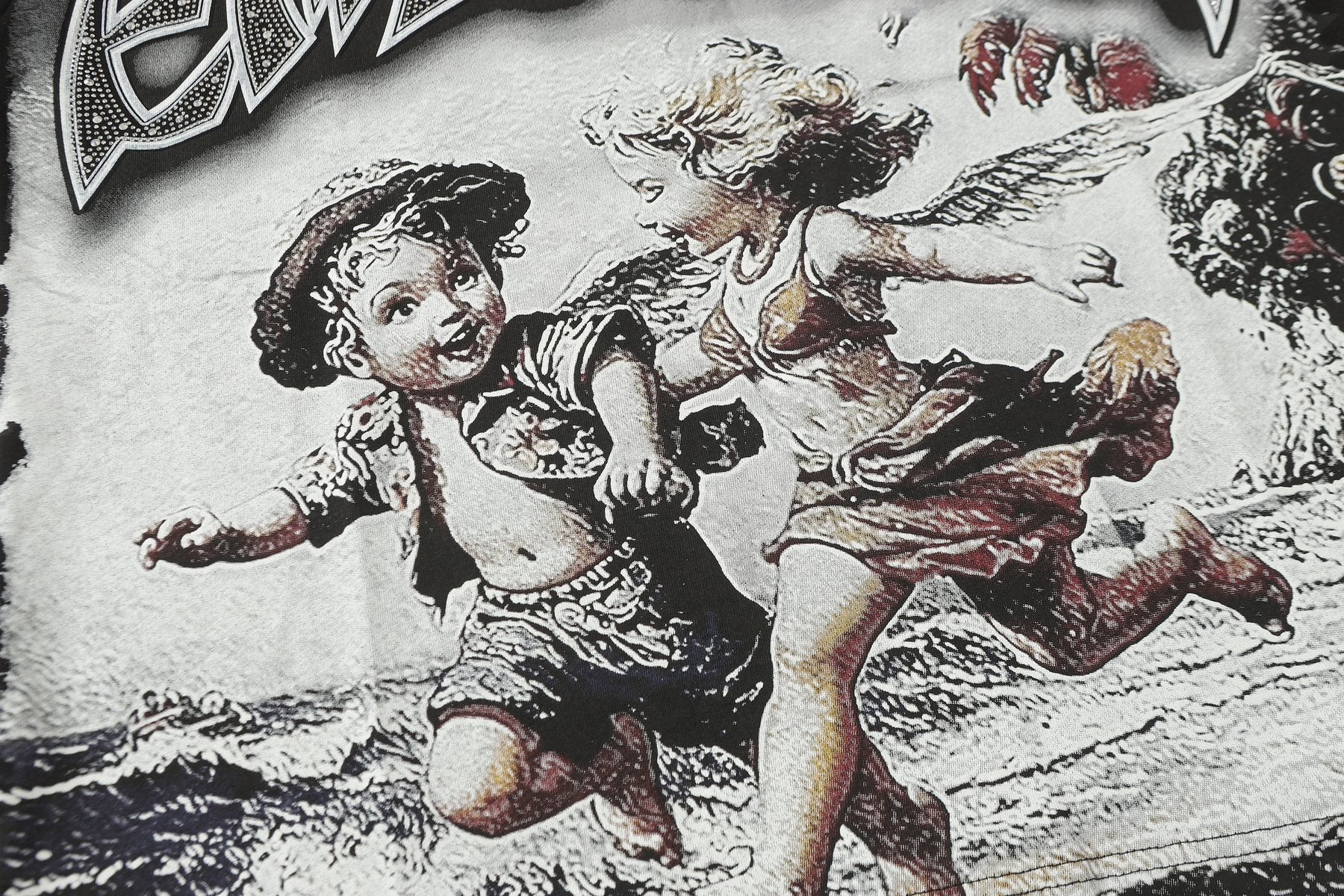 MIXED EMOTION Angel Beach Graphic T-Shirt — detail