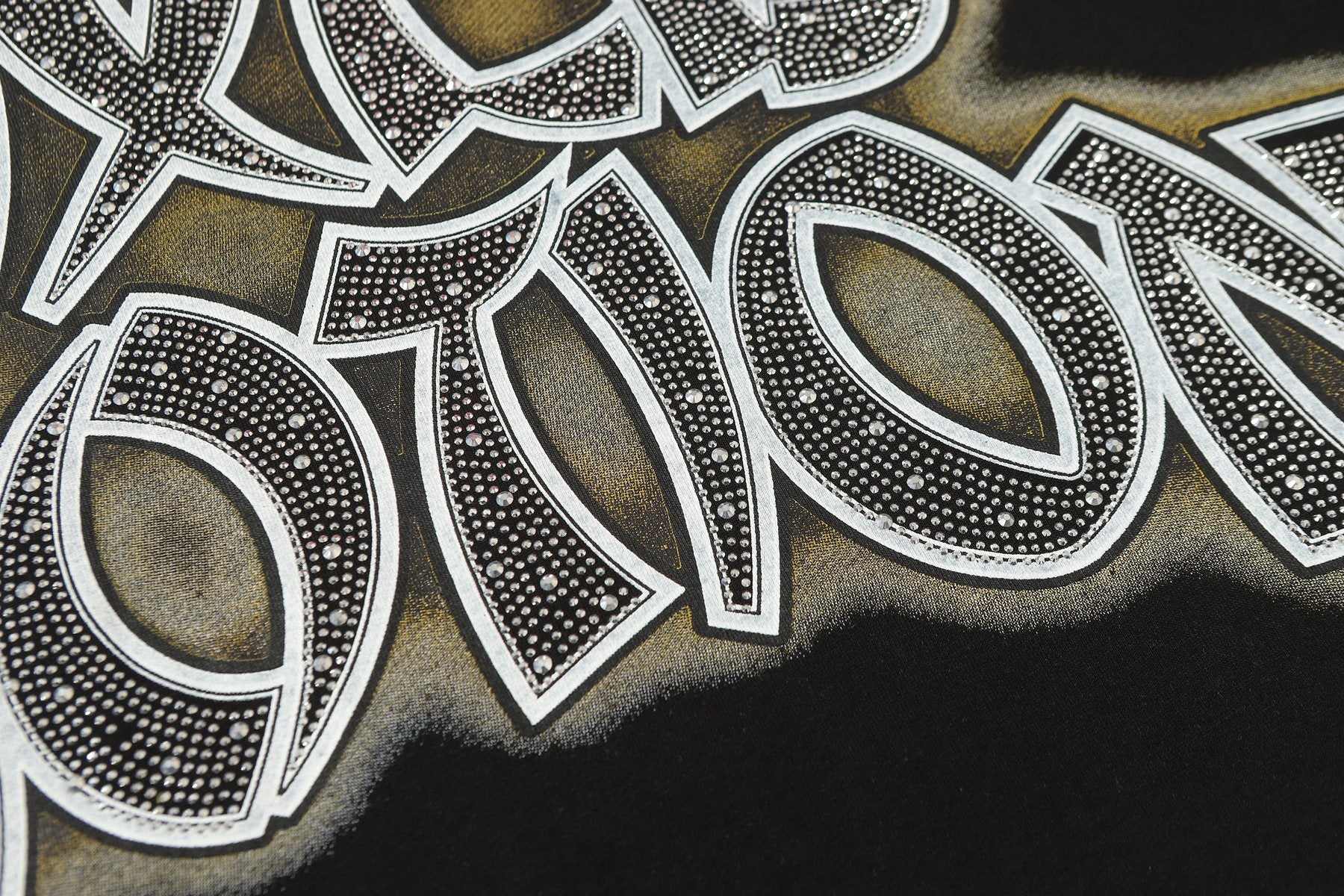 MIXED EMOTION Angel Beach Graphic T-Shirt — detail