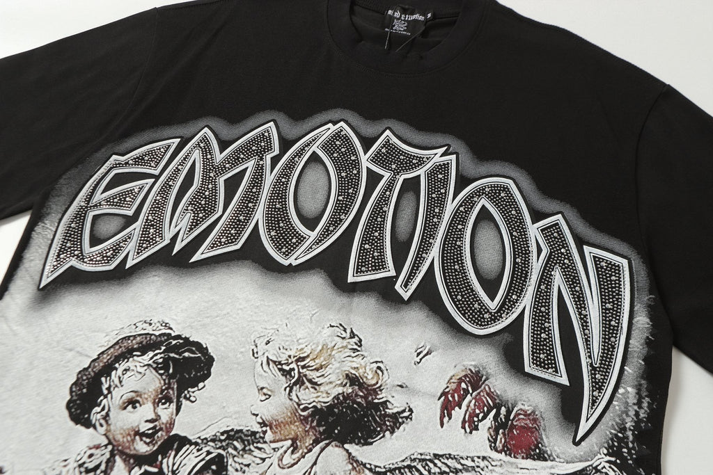 MIXED EMOTION Angel Beach Graphic T-Shirt — detail