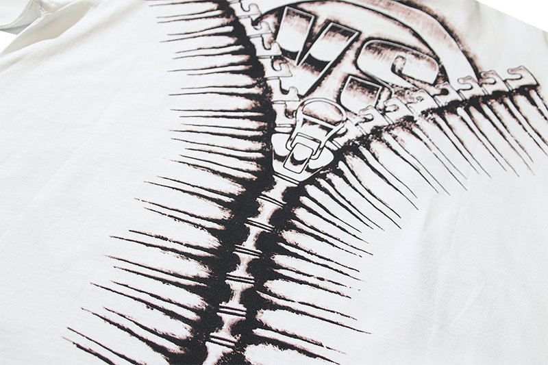 VALE USA Dreams Graphic T-Shirt — detail