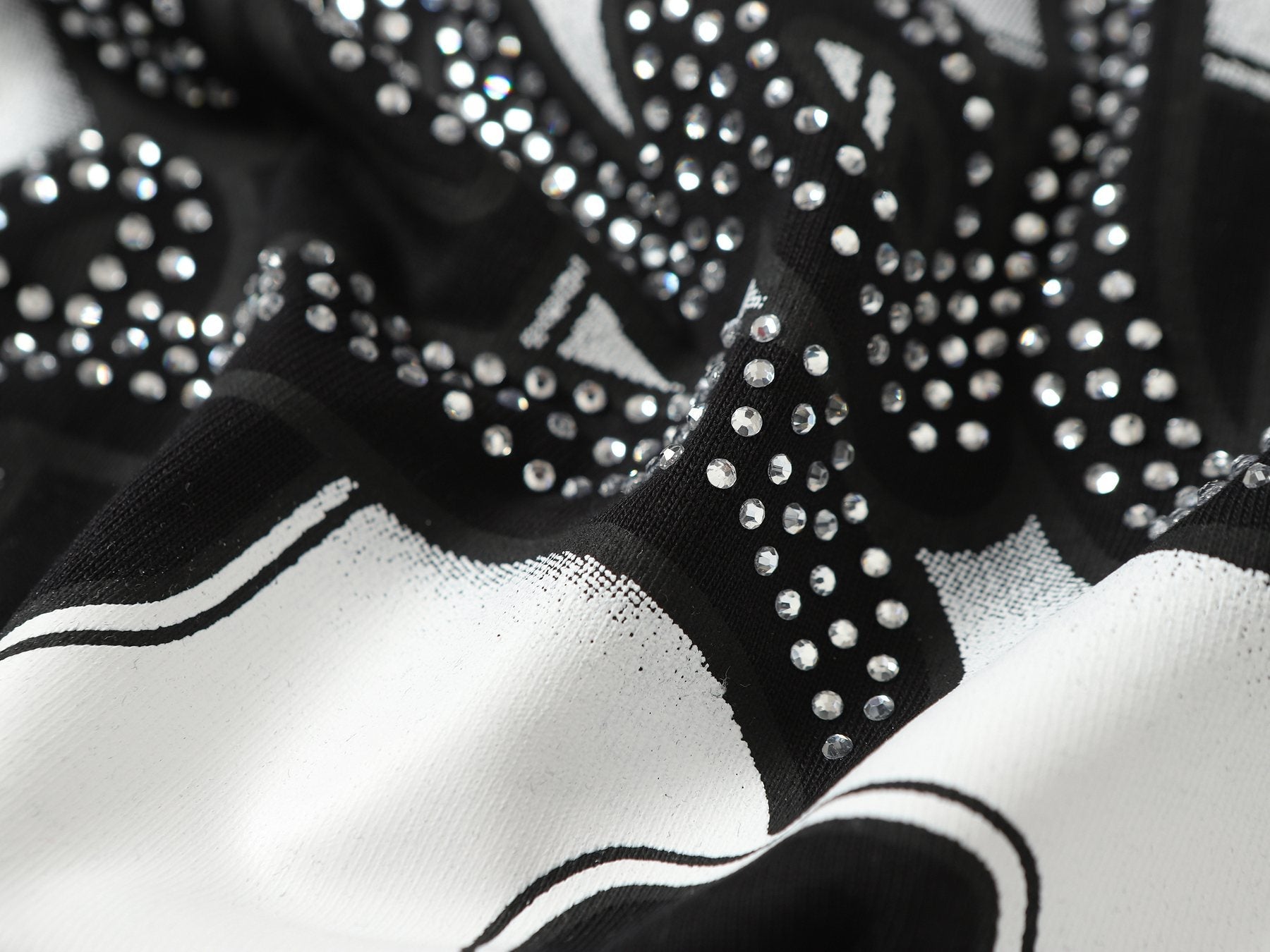 MIXED EMOTION Cherub Graphic T-Shirt — detail