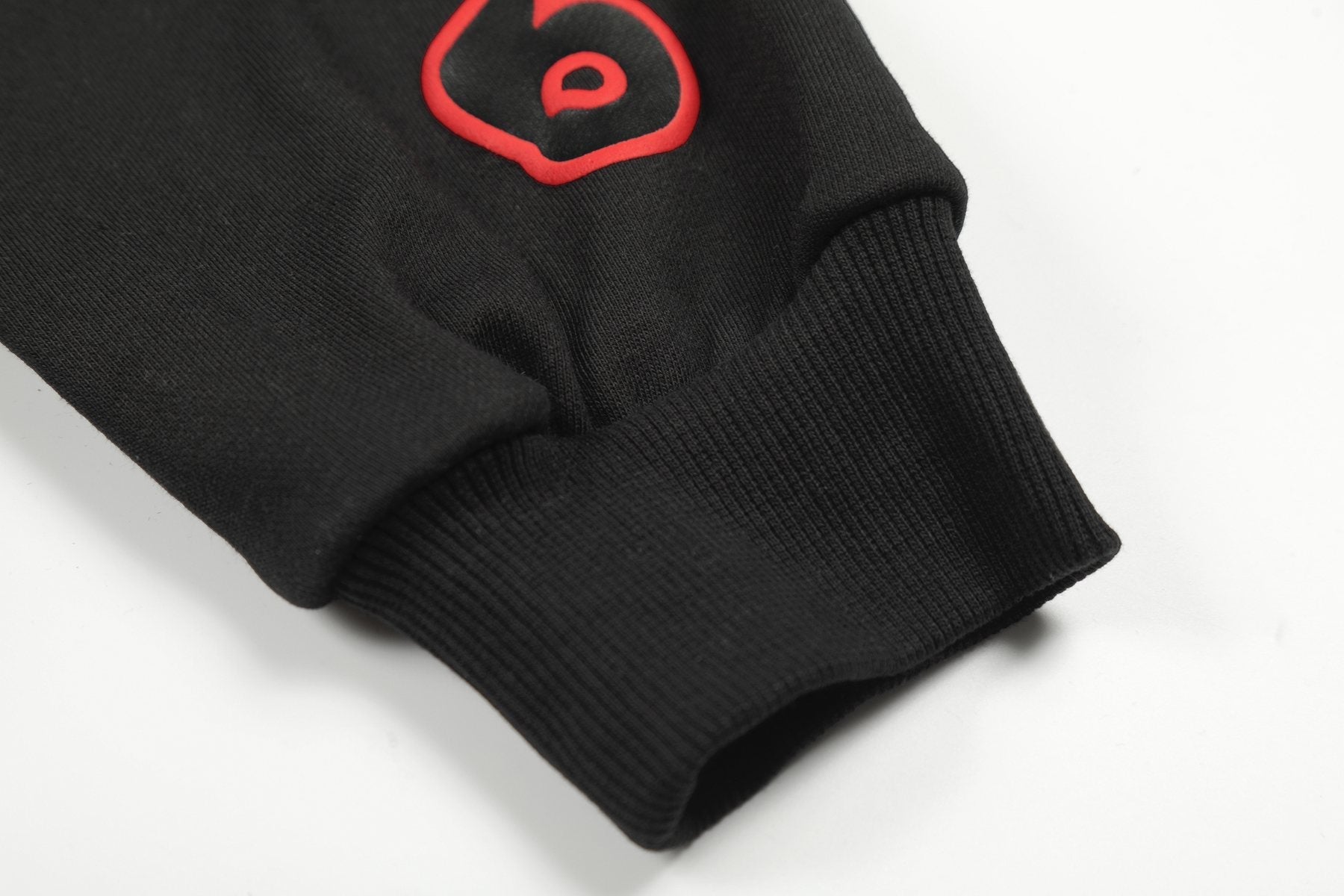Sp5der Black Red Outline Star Graphic Hoodie — detail