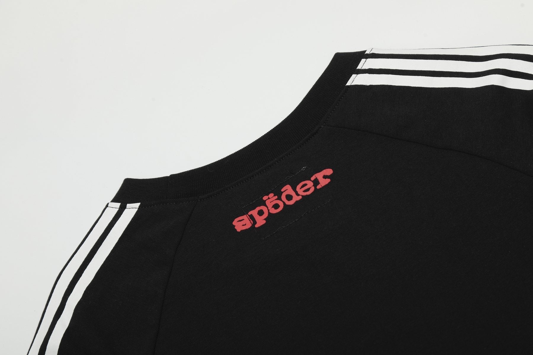 Sp5der Striped Raglan Graphic T-Shirt — detail