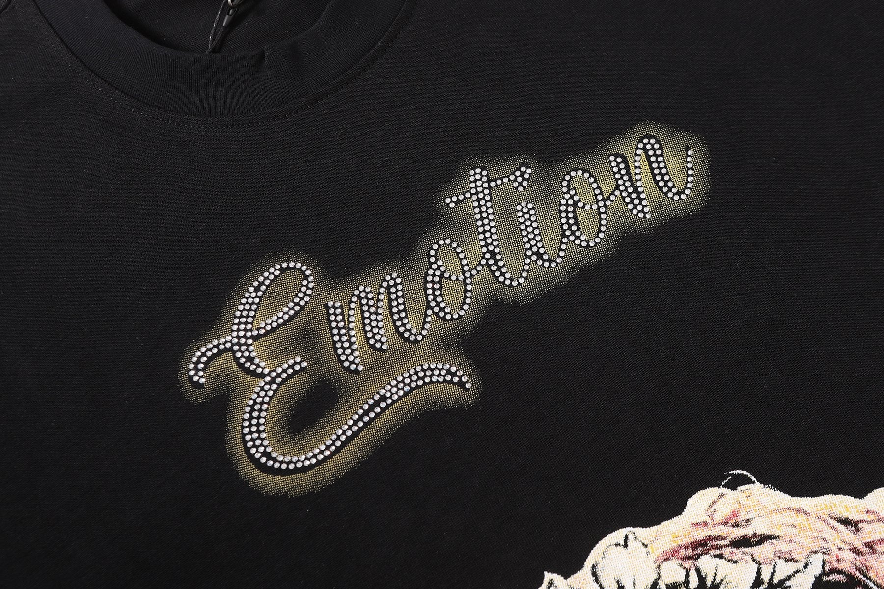 MIXED EMOTION Angel Graphic Pearl-Sleeve T-Shirt — detail