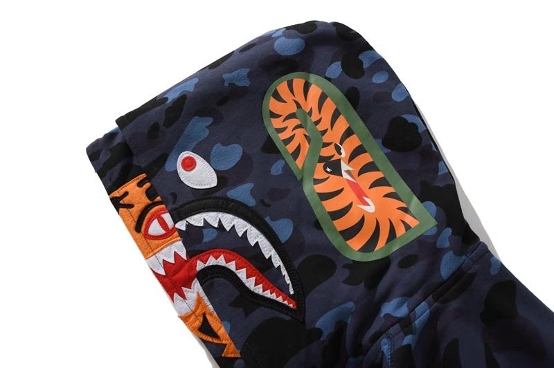 BAPE Camo Full-Zip Graphic Hood Hoodie — detail