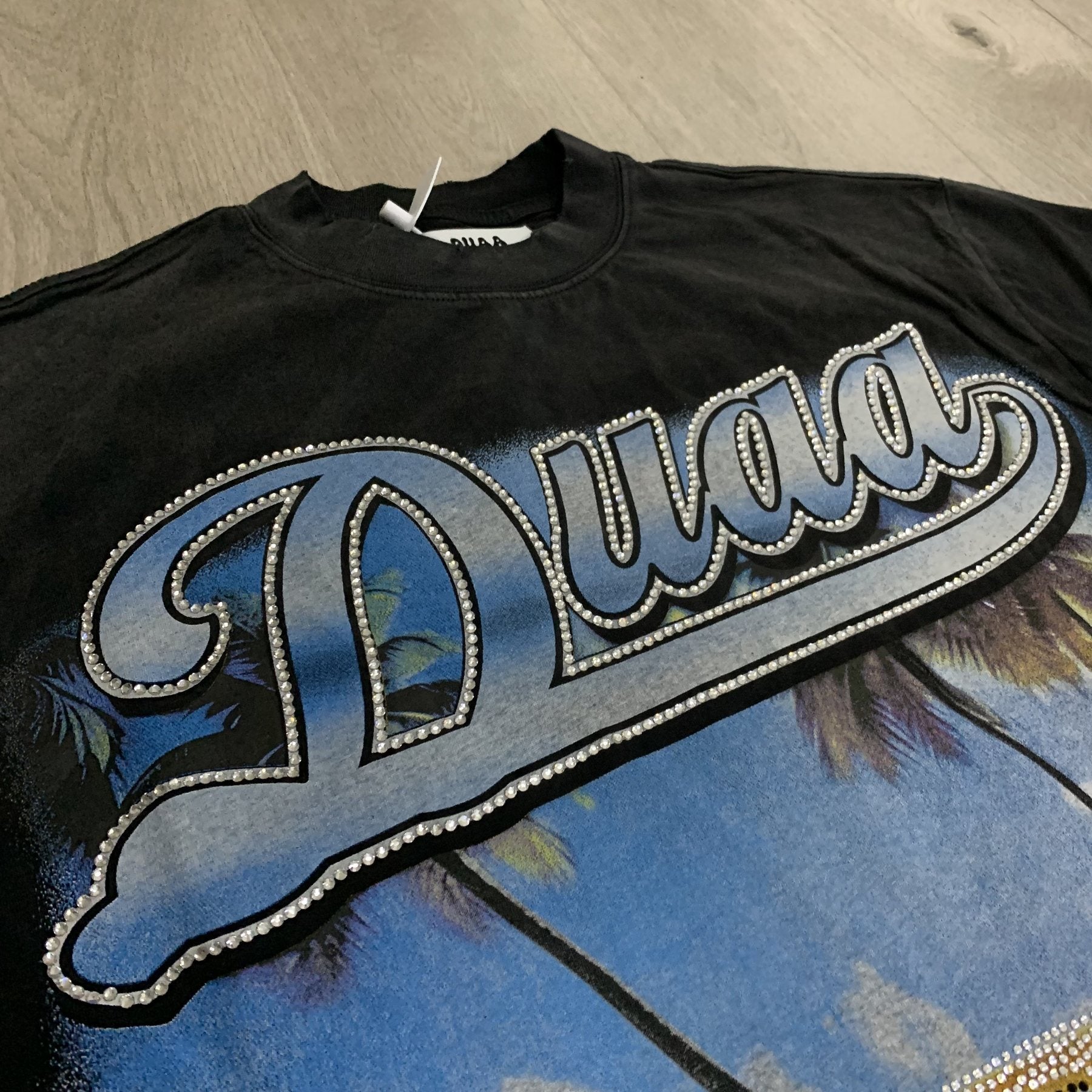 DUAA Destination Car Graphic Short-Sleeve T-Shirt — detail
