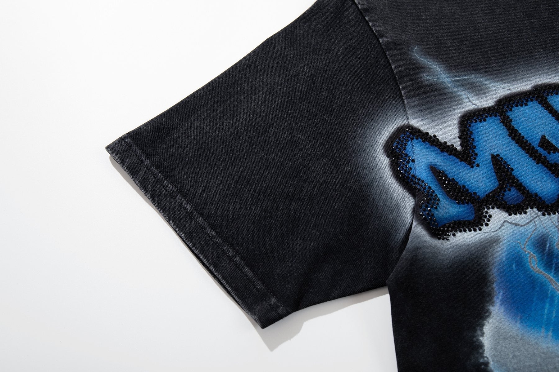 MAJESTIK Football Lion Graphic T-Shirt — detail