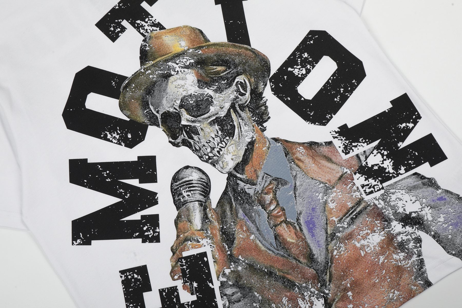 MIXED EMOTION Distressed Skull Graphic T-Shirt — detail