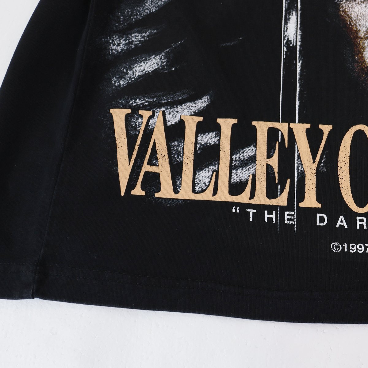 VALE USA Valley of the Damned Dragon Graphic T-Shirt — detail