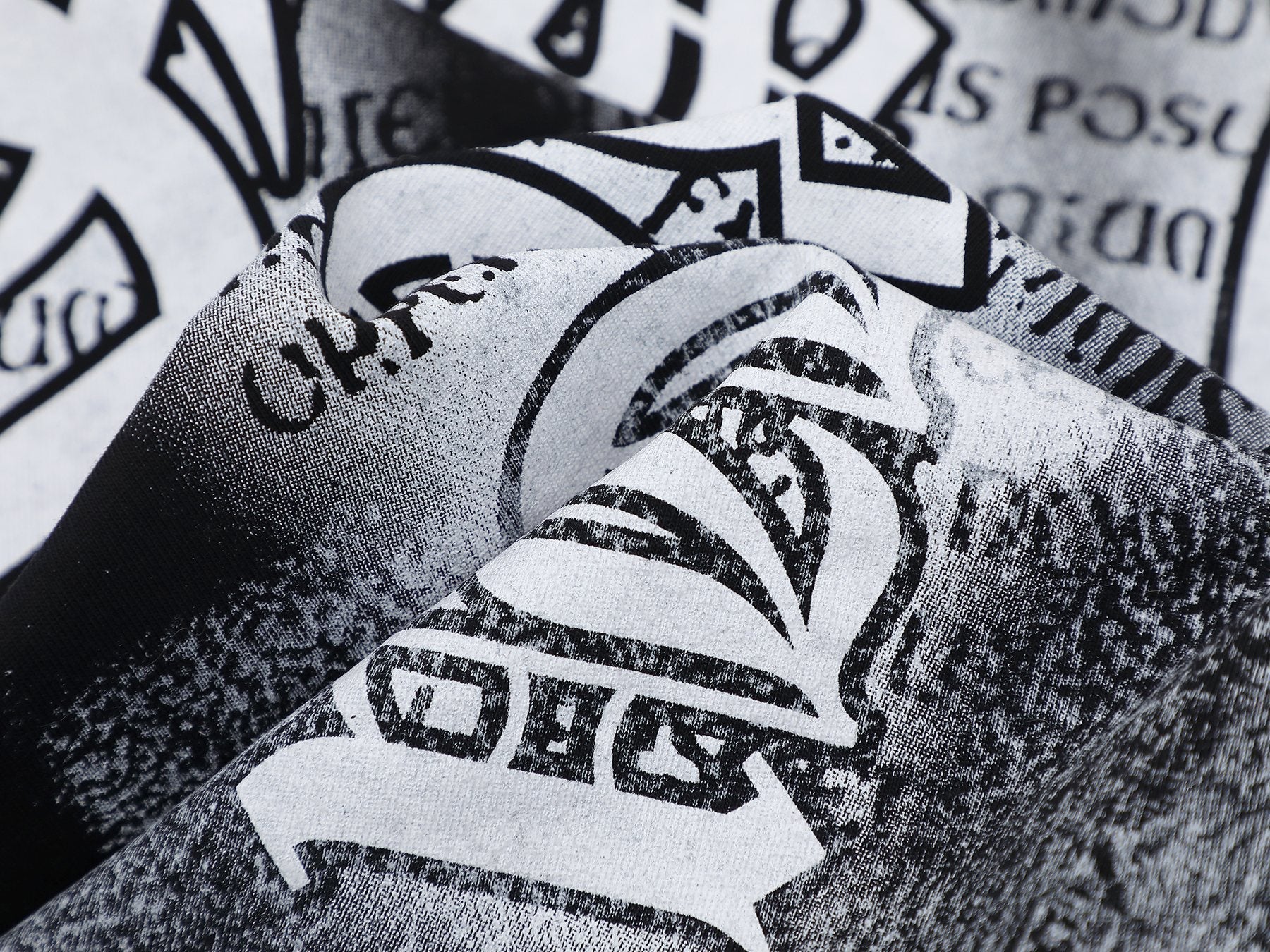 FIRST ROW Y2K Tribal Crop T-Shirt — detail