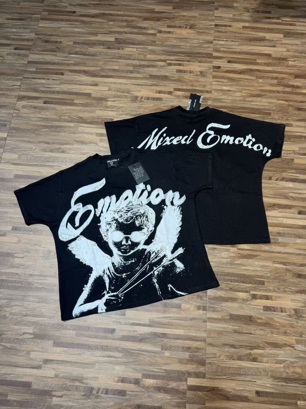 MIXED EMOTION Pearl Script Graphic T-Shirt — context