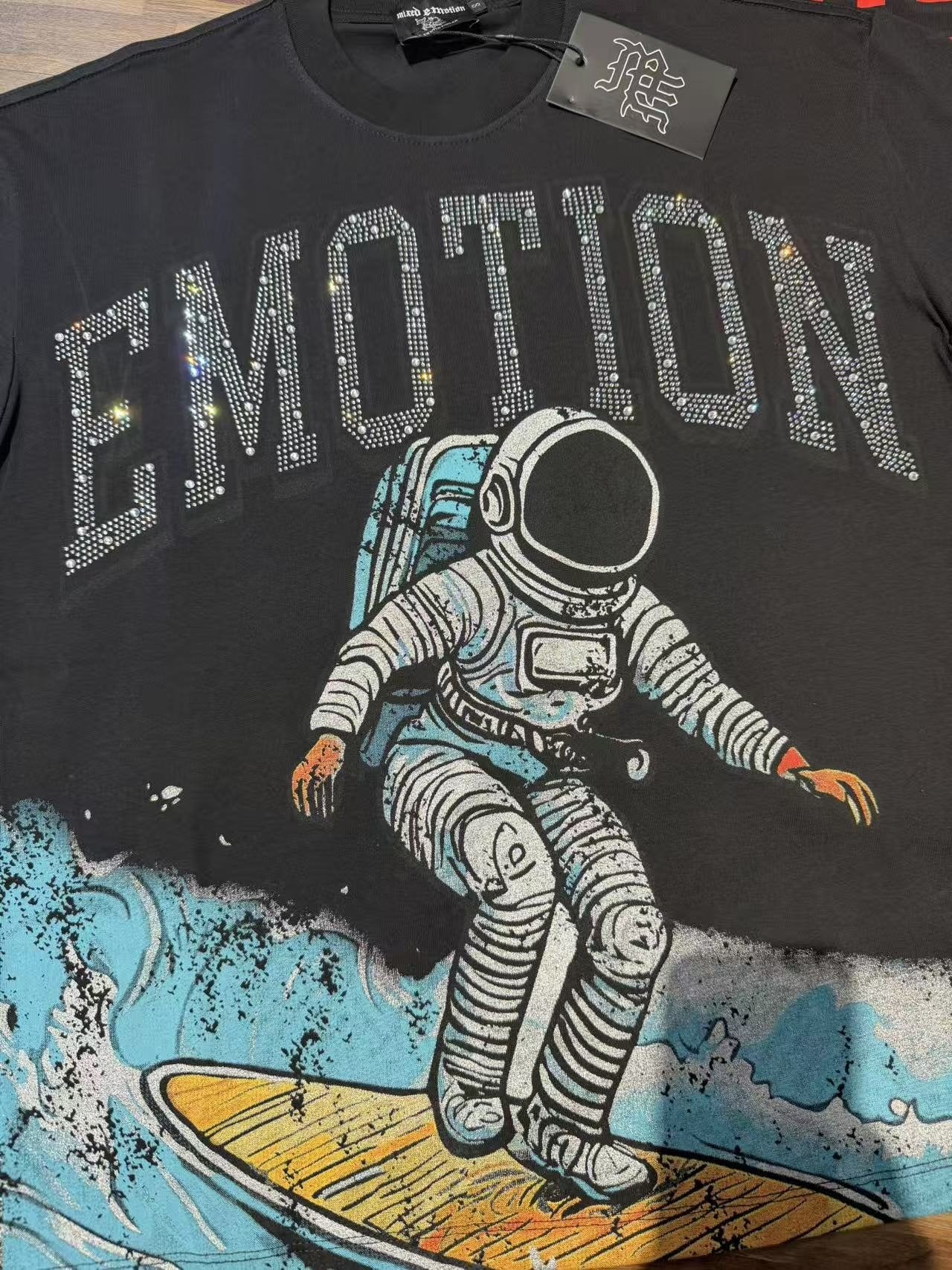 MIXED EMOTION Astronaut Surf Graphic T-Shirt — detail