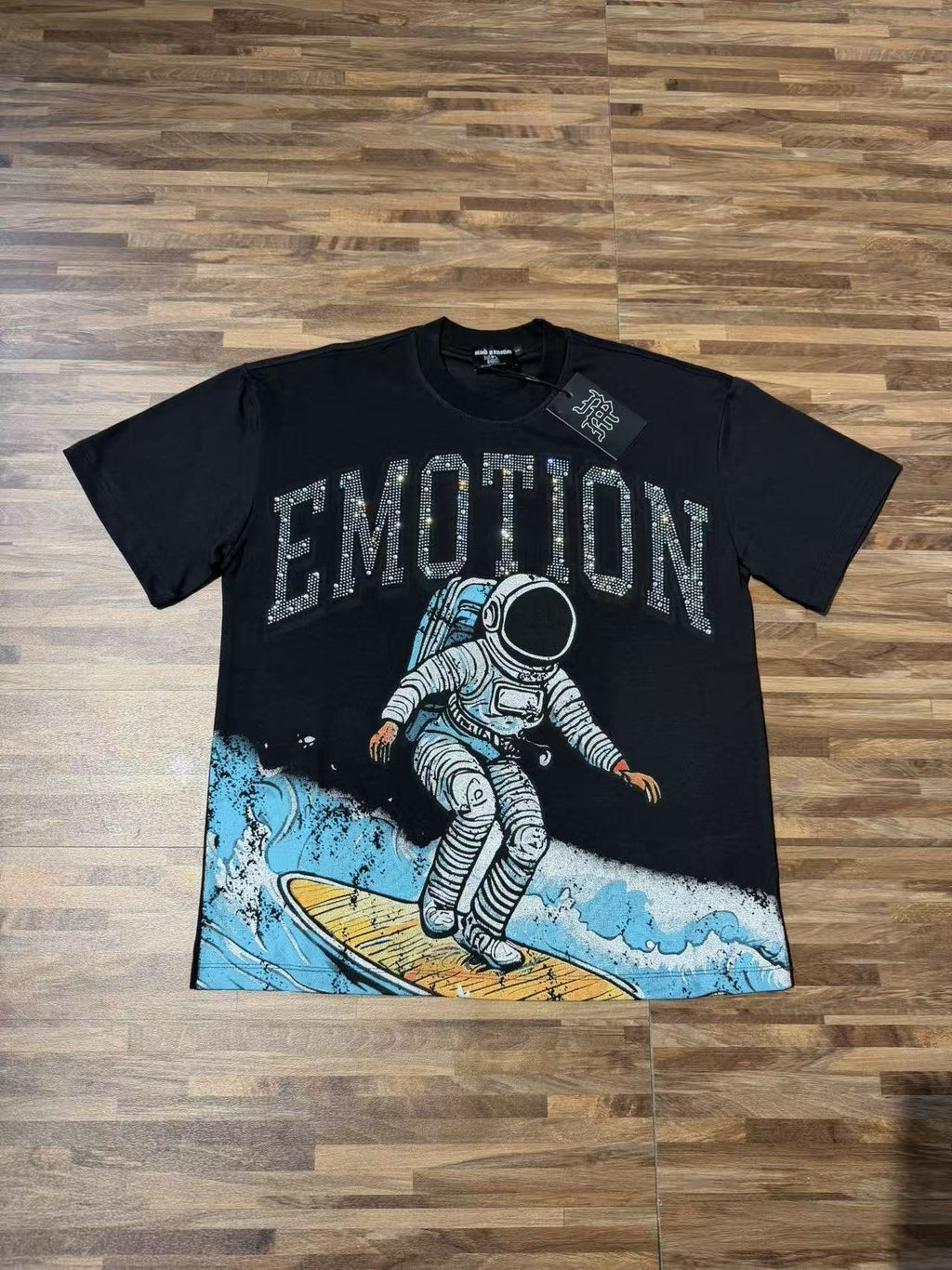 MIXED EMOTION Astronaut Surf Graphic T-Shirt — hero