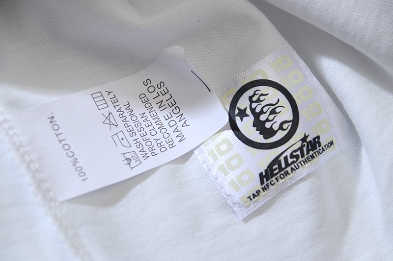 Hellstar Embrasse-Moi Portrait Graphic T-Shirt — neck_label