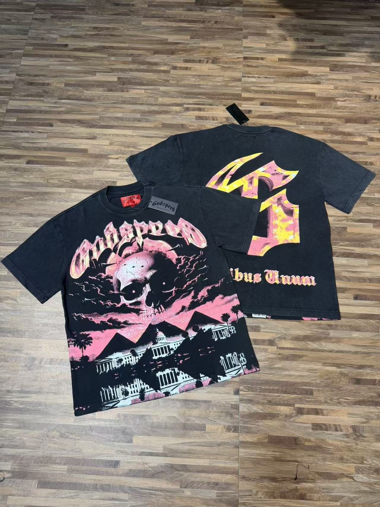 Godspeed E Pluribus Unum Skull Graphic T-Shirt — context