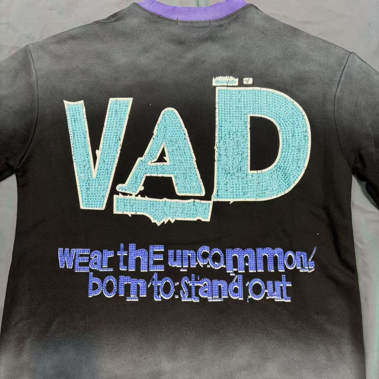 VALE ALL DAY USA A World Beyond Ours Alien Graphic T-Shirt — detail