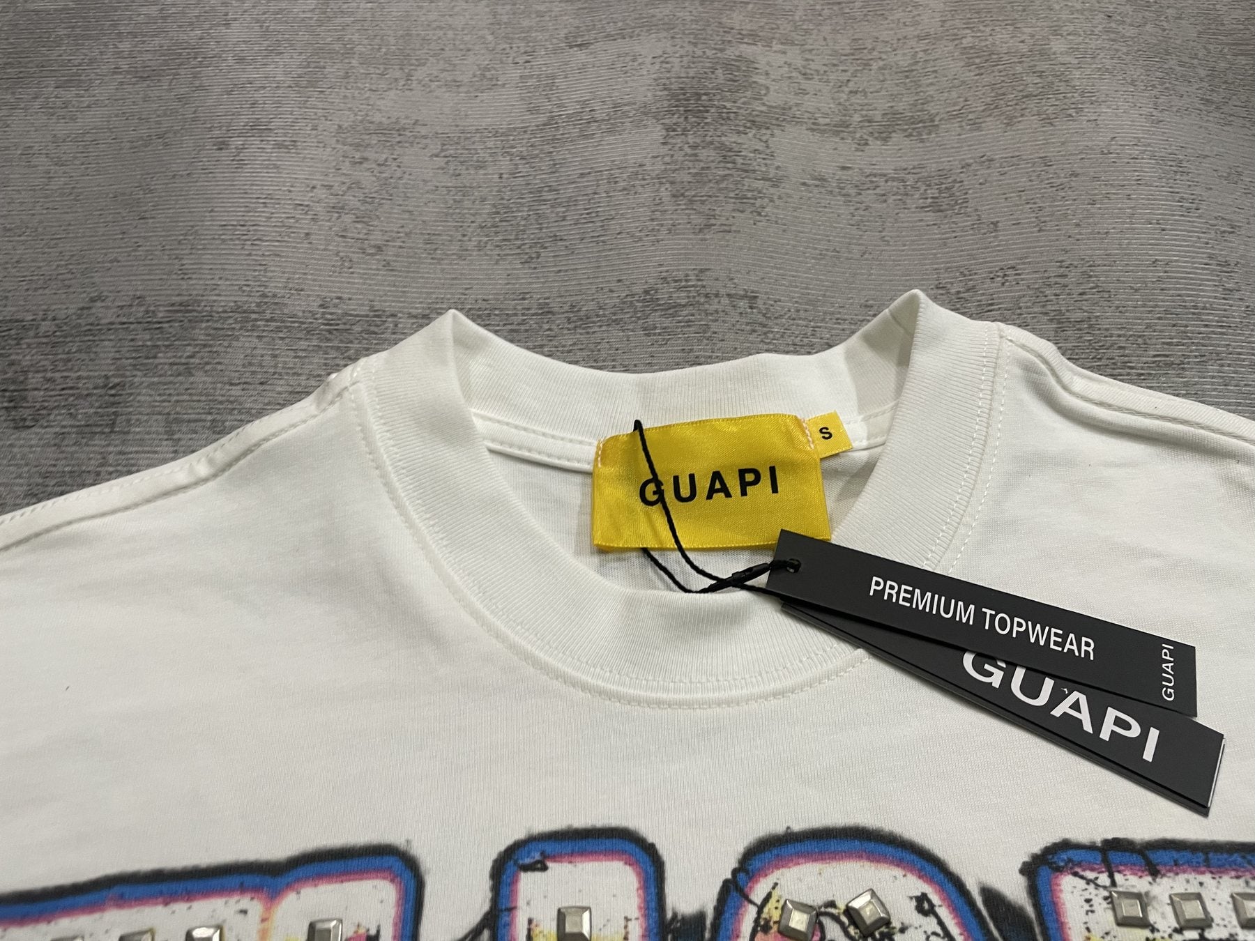 GUAPI Racing Car Graphic T-Shirt — neck_label