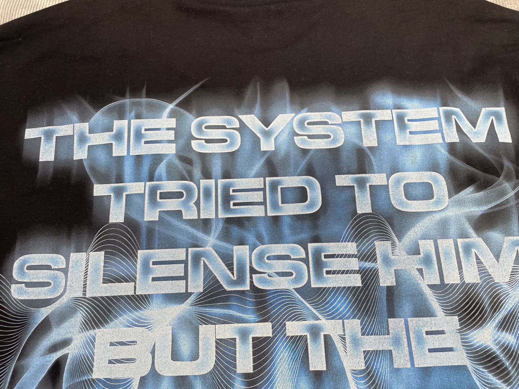 GUAPI Return of the Voice Graphic T-Shirt — detail
