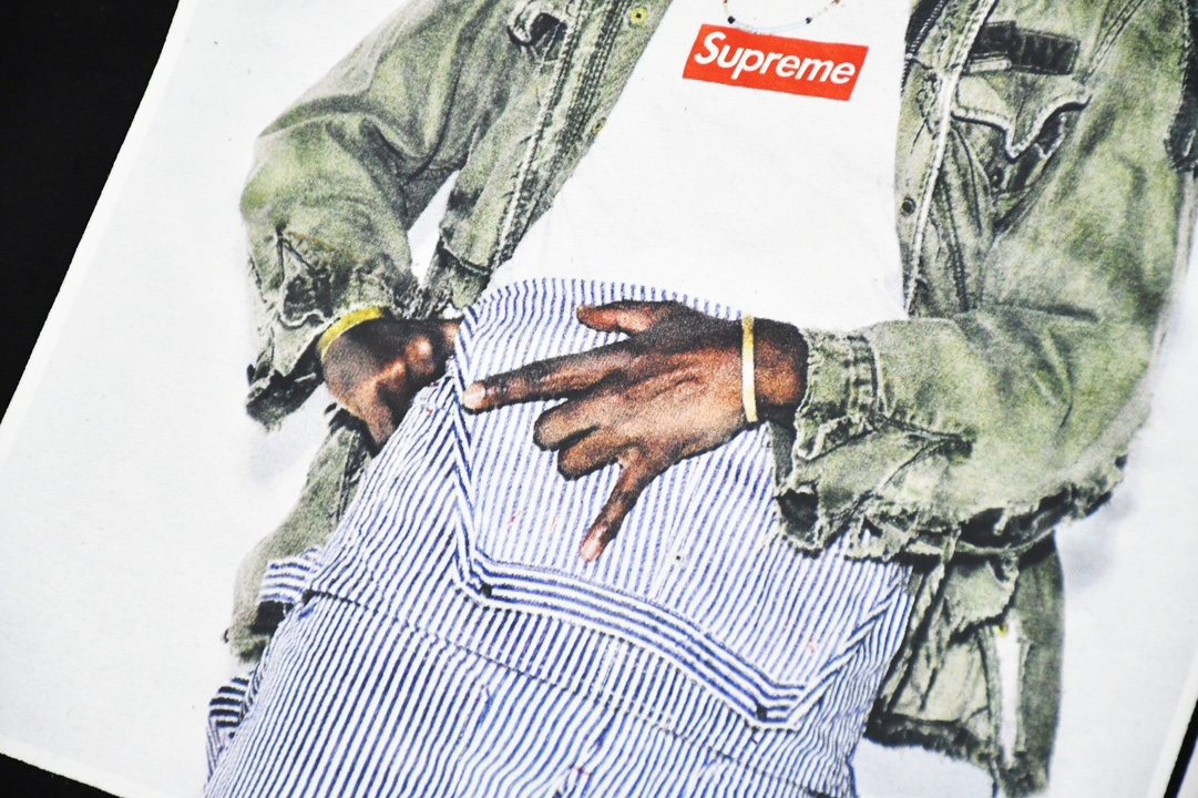 Supreme André 3000 Portrait Graphic T-Shirt — detail