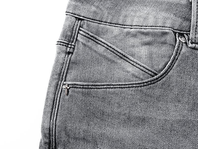 R+A Gray Graphic Detail Distressed Jeans — detail