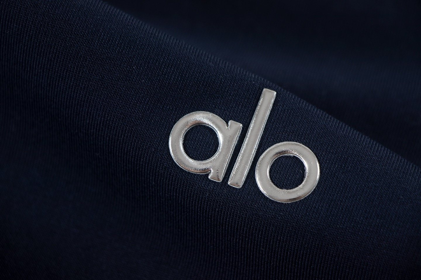 alo Solid Logo T-Shirt & Shorts Set — detail
