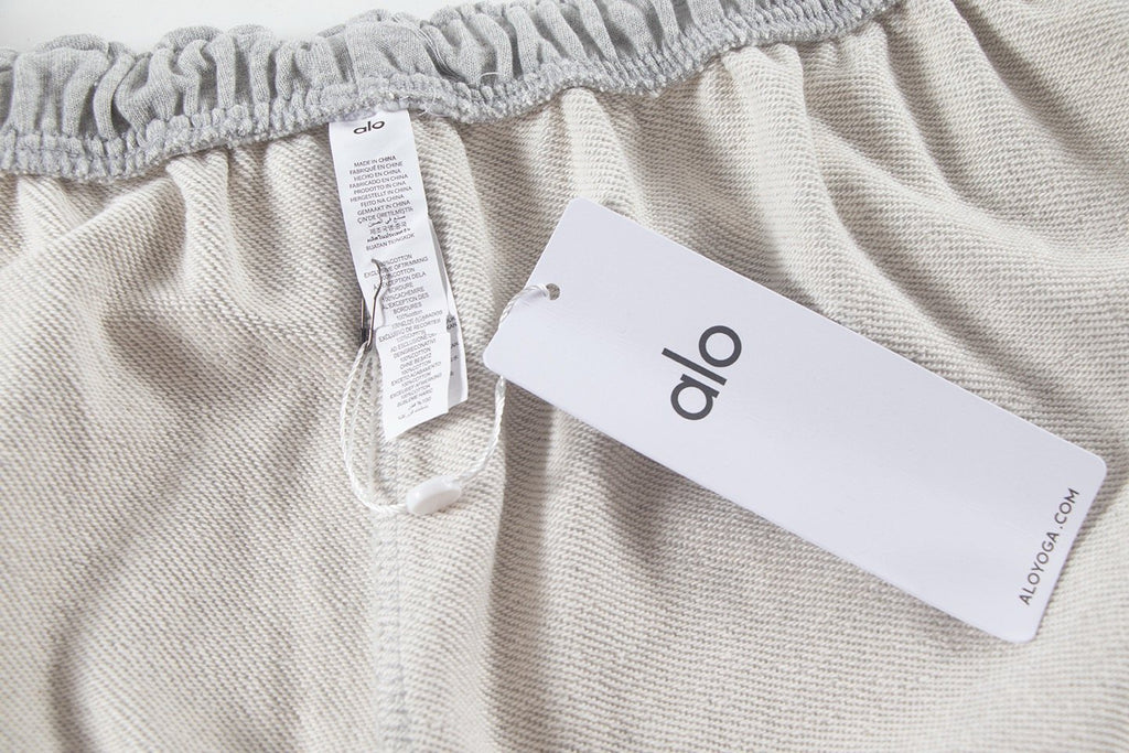 alo Elastic Waist Logo Detail Shorts — hang_tag