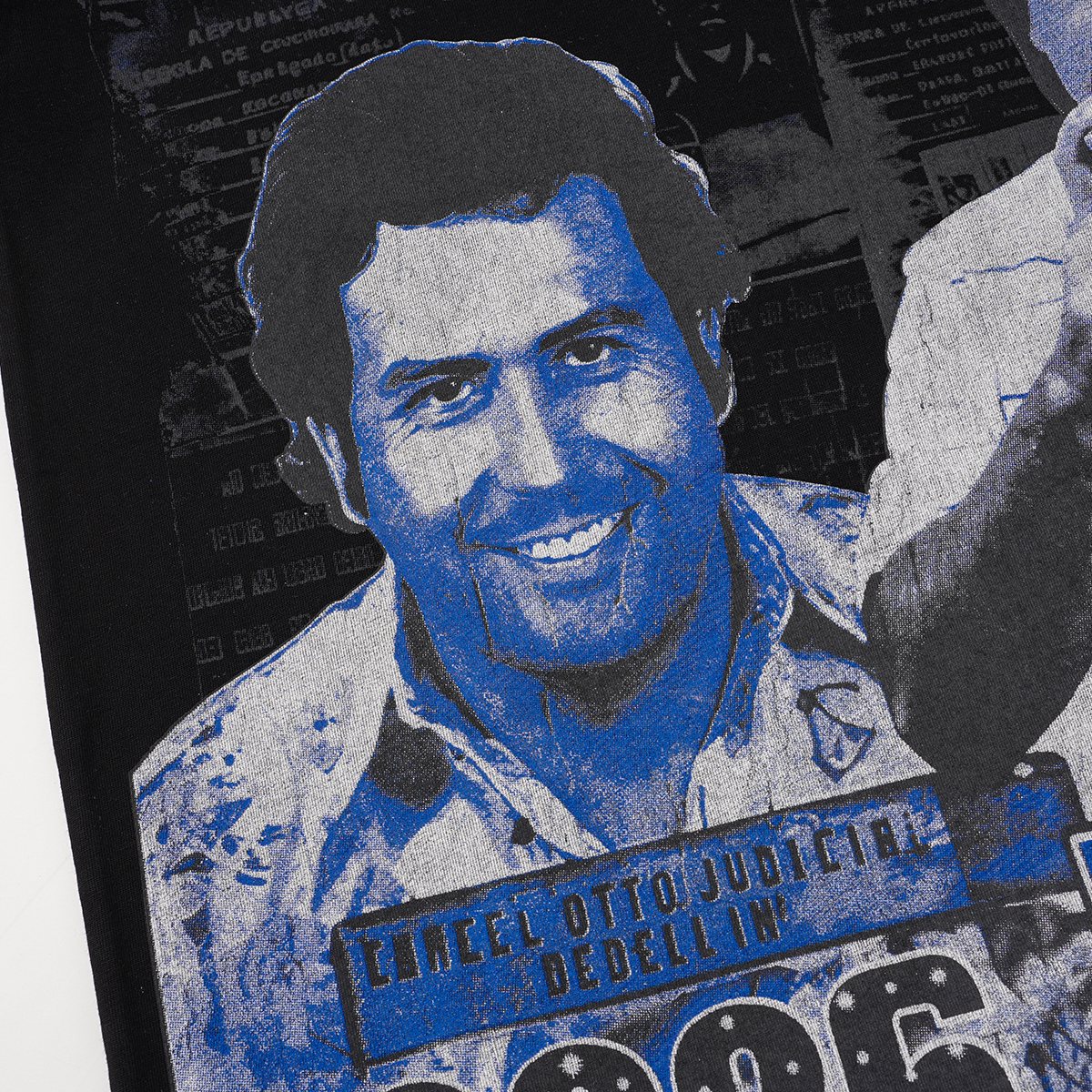 VALLEY Portrait Graphic Short-Sleeve T-Shirt — detail