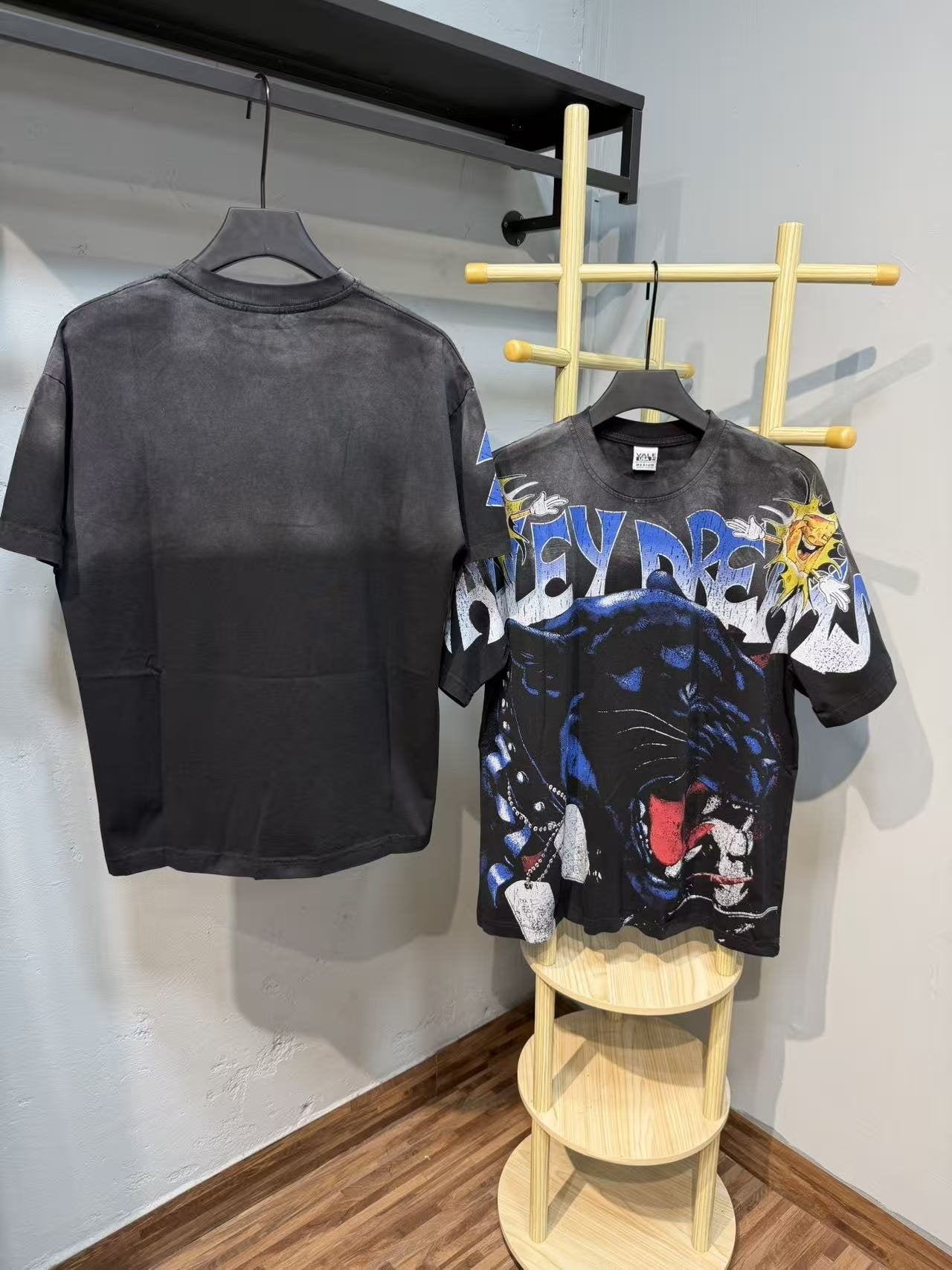 VALLEY Dreams Panther Graphic T-Shirt — context