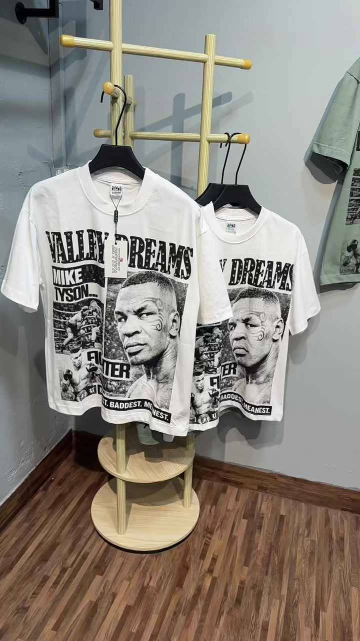 VALLEY Dreams Boxing Graphic T-Shirt — context