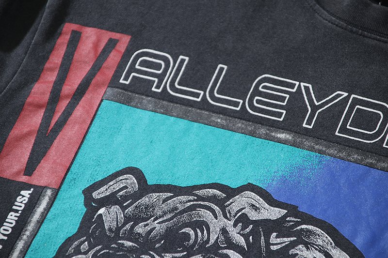 VALE USA Bulldog Graphic Washed Black T-Shirt — detail