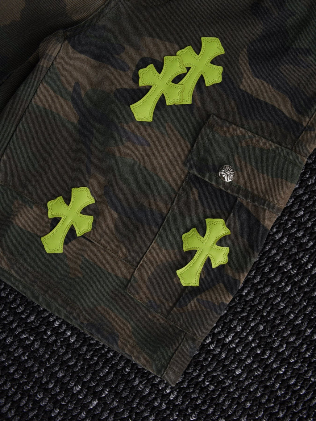Chrome Hearts Camo Cross Patch Cargo Shorts — detail