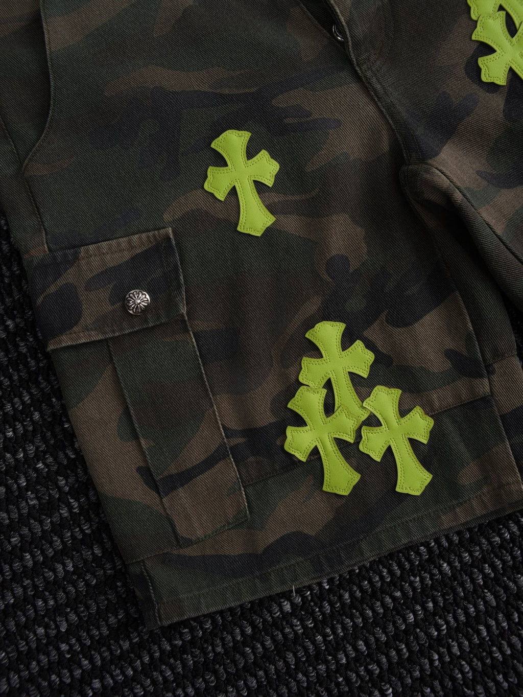 Chrome Hearts Camo Cross Patch Cargo Shorts — detail