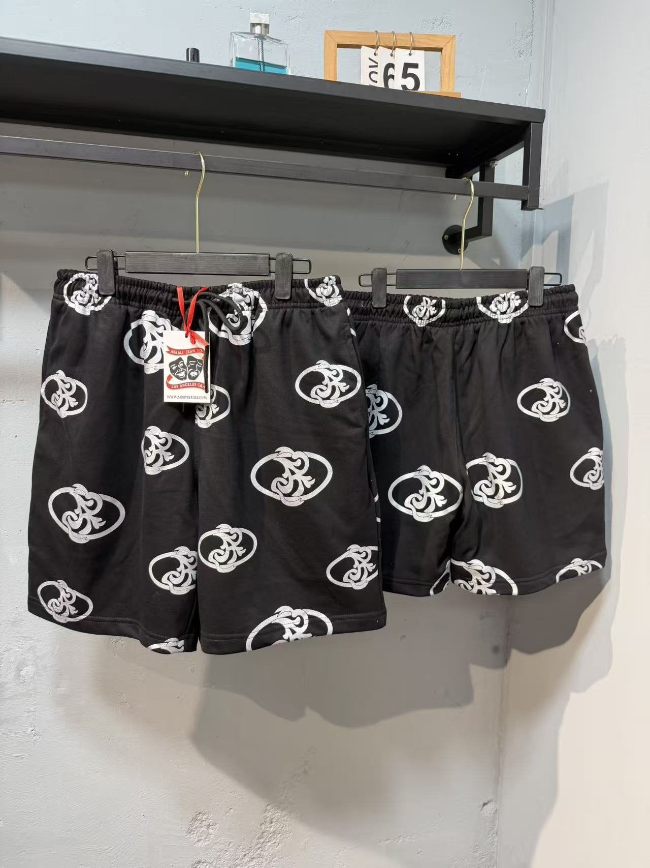 ASAALL Graphic Print Shorts - Black — context