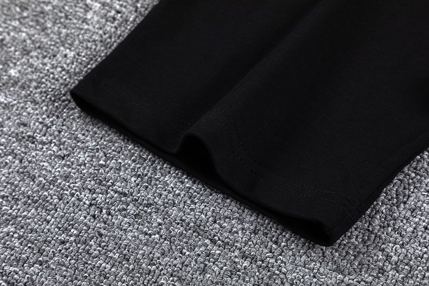 GUAPI Blue Graphic Short-Sleeve T-Shirt — fabric_closeup