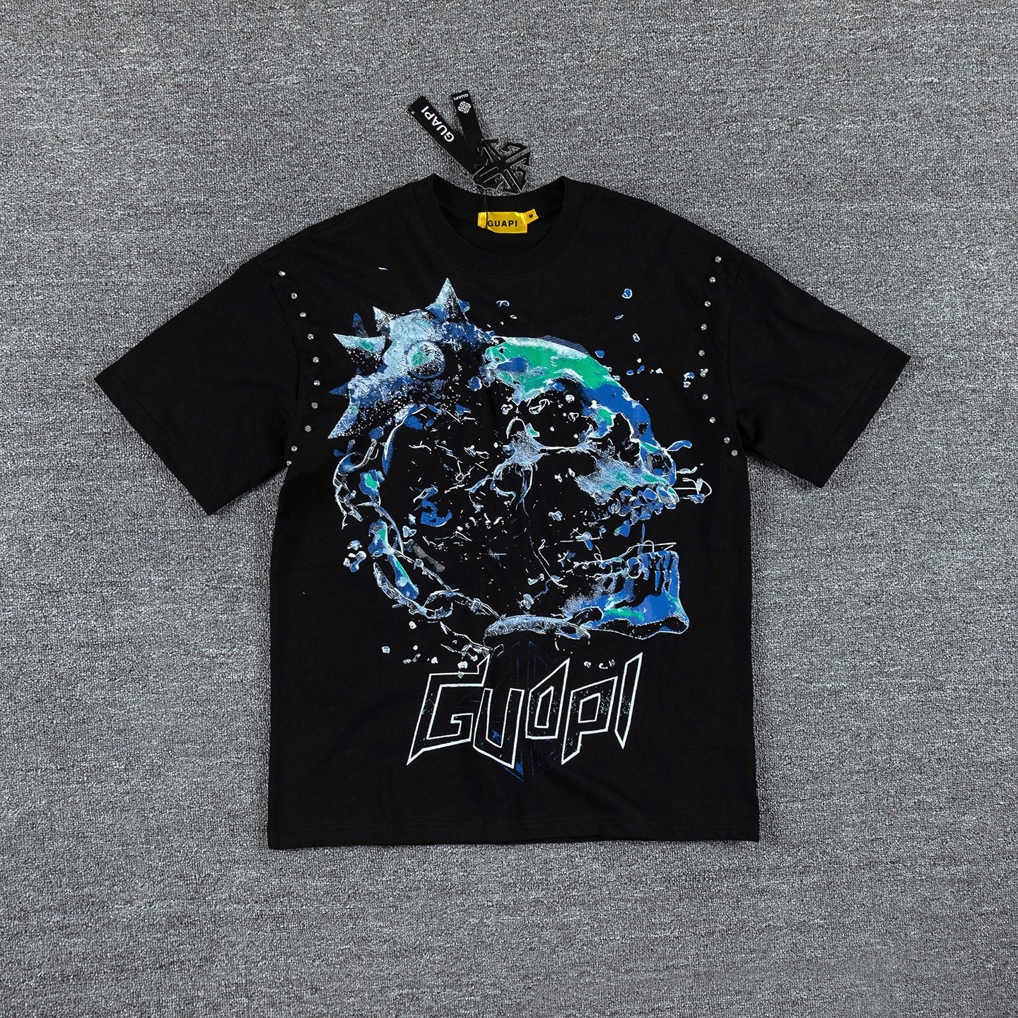 GUAPI Skull Chain Graphic T-Shirt — front