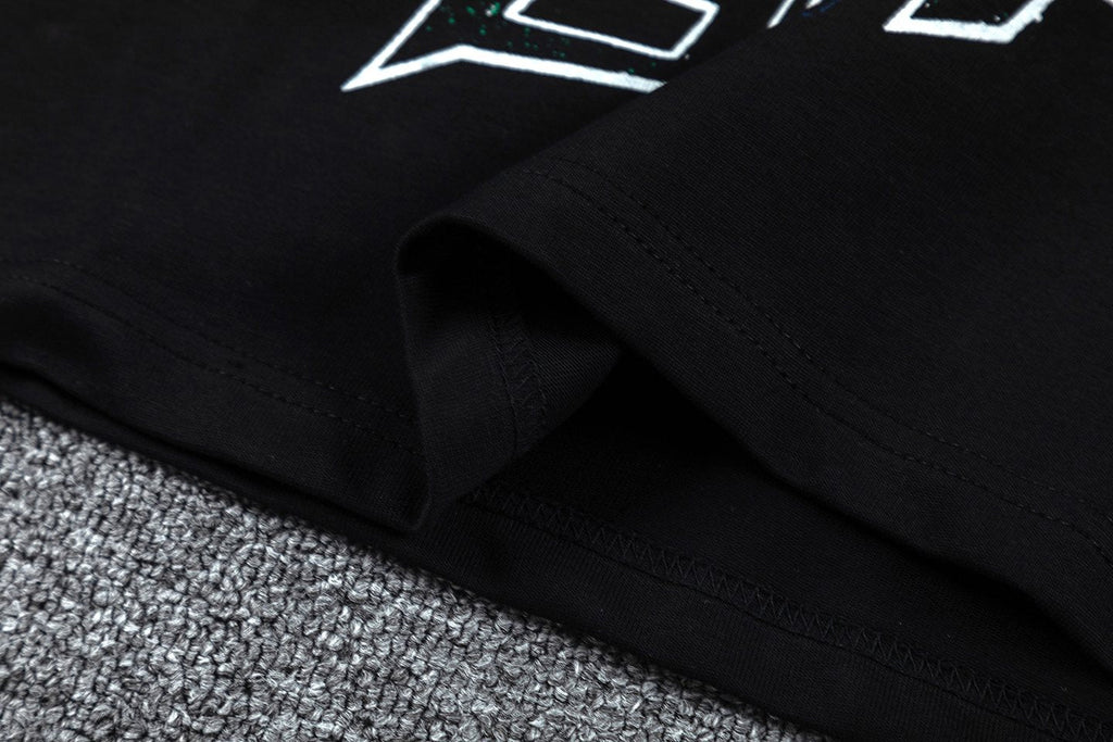 GUAPI Skull Chain Graphic T-Shirt — fabric_closeup
