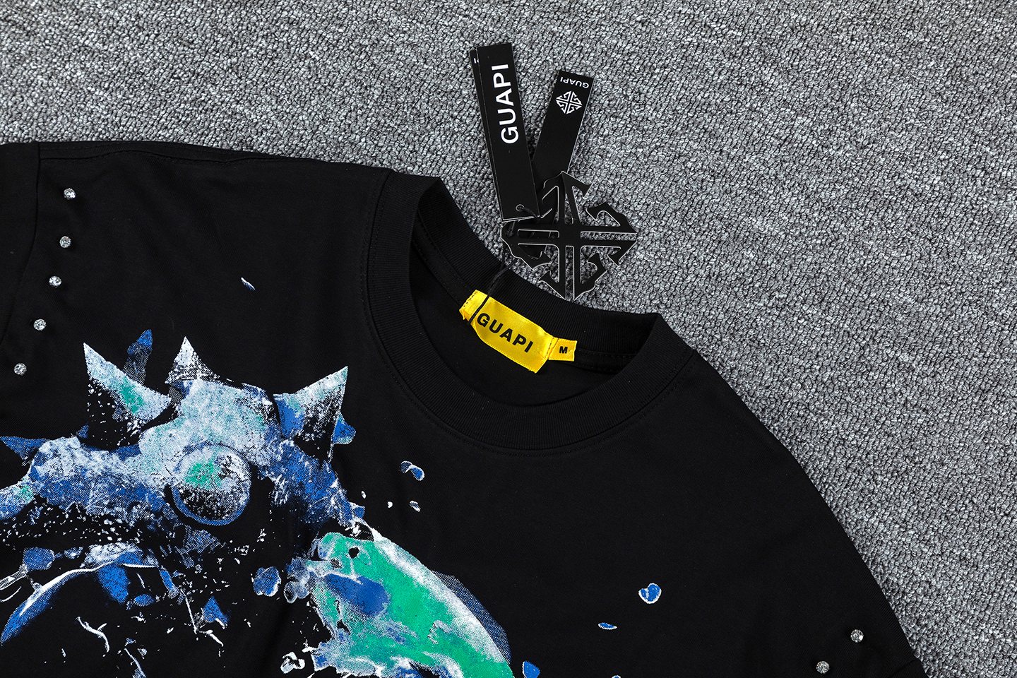 GUAPI Skull Chain Graphic T-Shirt — detail