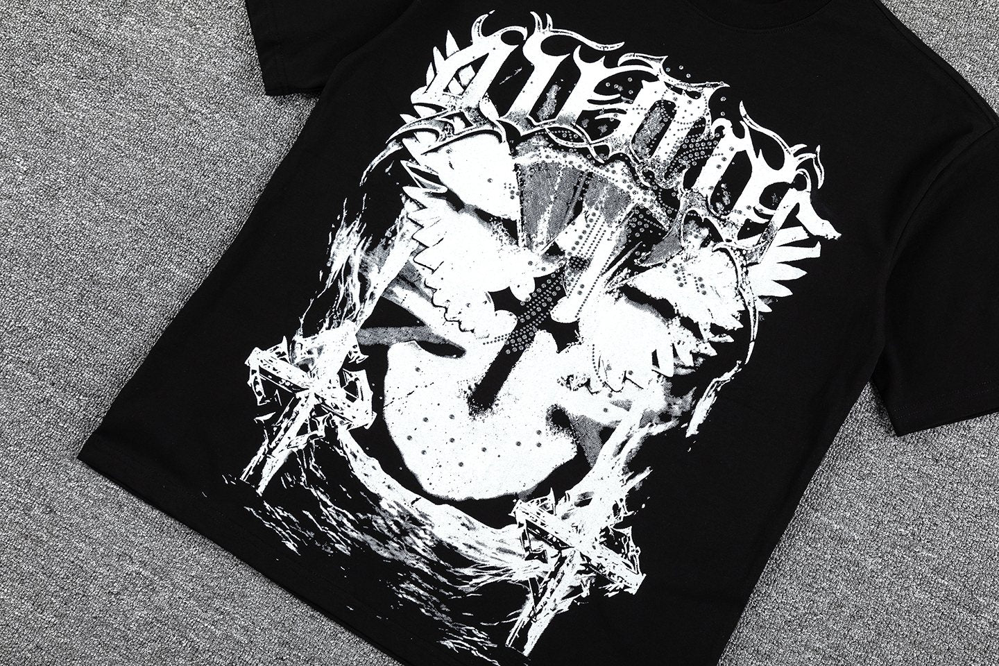 GUAPI Distressed Graphic T-Shirt — detail