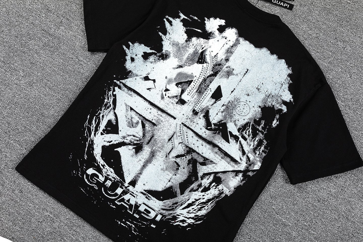 GUAPI Distressed Graphic T-Shirt — detail