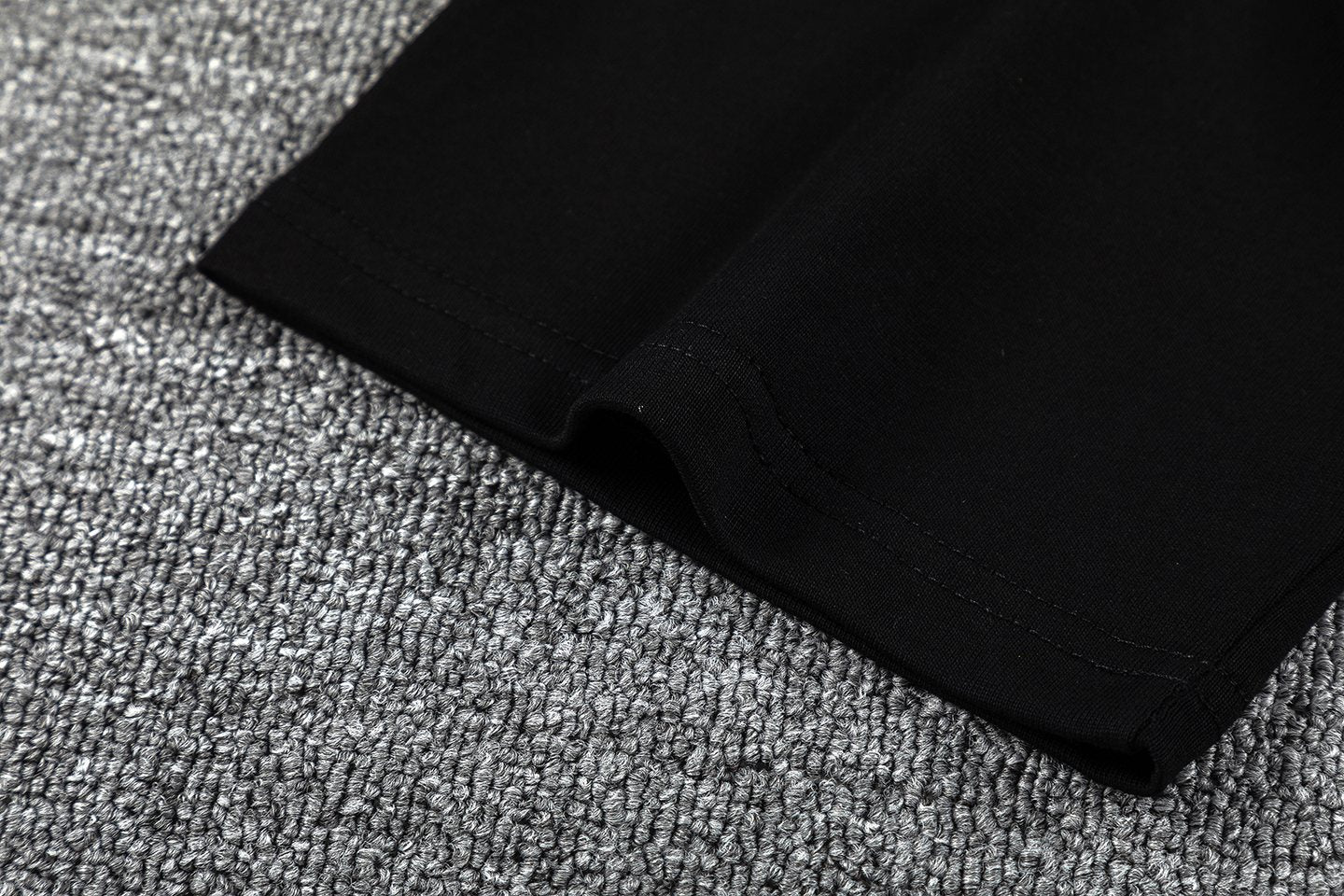 GUAPI Blue Graphic Black T-Shirt — detail