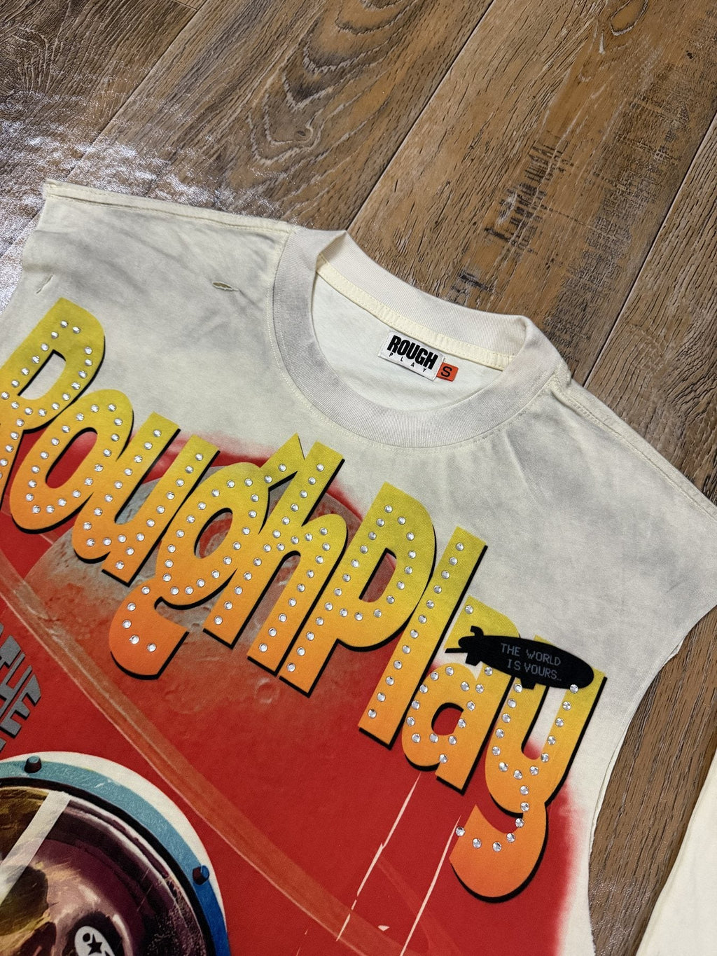 Rough Play Astronaut Graphic Sleeveless T-Shirt — detail