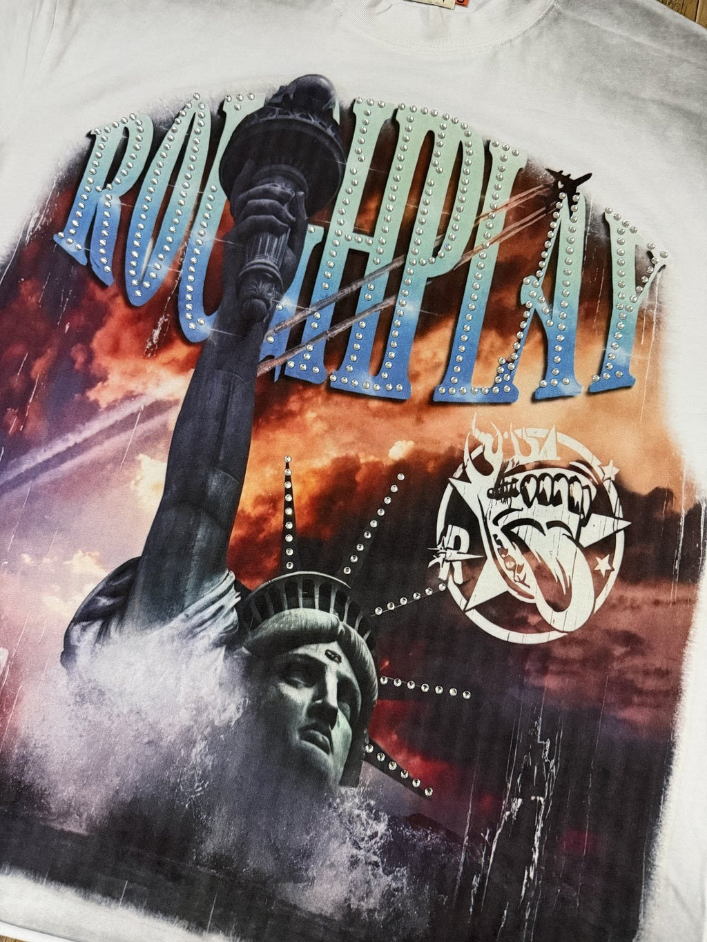 Rough Play Statue of Liberty Graphic T-Shirt — detail