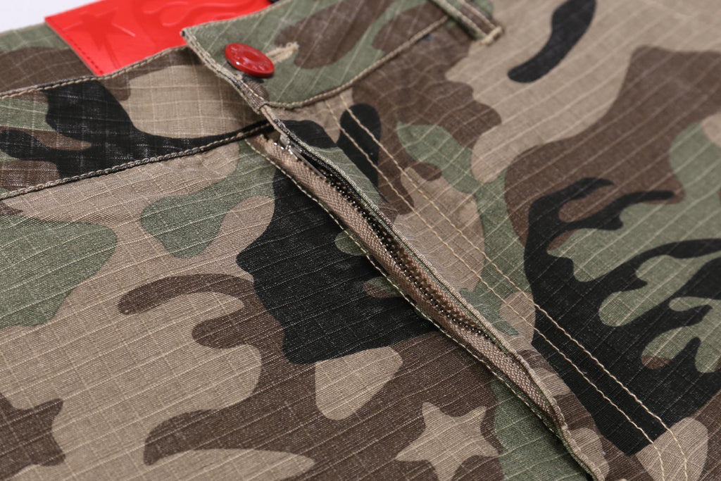 Hellstar Camo Cargo Pants with Strap Details — detail