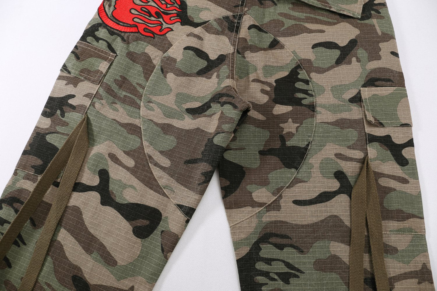 Hellstar Camo Cargo Pants with Strap Details — detail