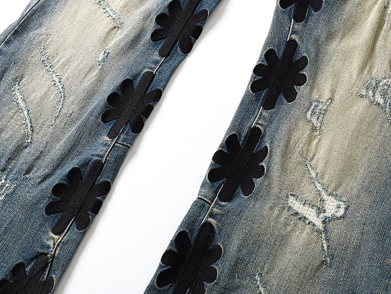 LOSTSHDWS Floral Applique Flared Jeans — detail